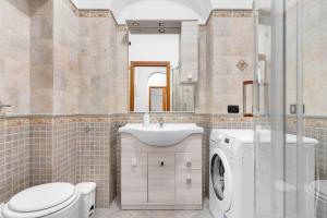 a bathroom with a toilet sink and a washing machine at MUG1 -Sesto San Giovanni- Comfort House - in Sesto San Giovanni +32 photos