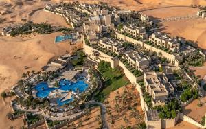 Kolam renang di atau dekat dengan Anantara Qasr al Sarab Desert Resort