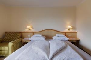 Postel nebo postele na pokoji v ubytování Hotel Garni Alpes