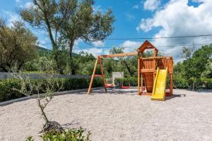 Detský kútik v ubytovaní Luxurious Villa Laurea near Labin with Pool, Sauna & Sea View