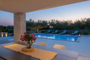 Bazén v ubytování Villa Silentio nebo v jeho okolí