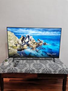 TV a/nebo společenská místnost v ubytování Rv Budget Home