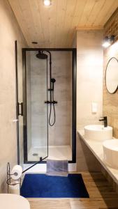 a bathroom with a shower and a sink at Sasek Mały # Pensjonat # Jazdy Konne in Szczytno