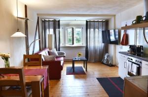 a living room with a couch and a table at Apartmenthaus Duderstadt in Duderstadt