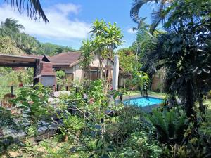 Bazén v ubytování Imvubu House nebo v jeho okolí