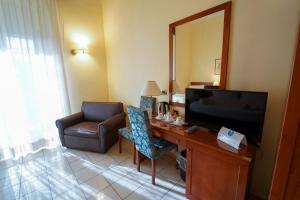 TV a/nebo společenská místnost v ubytování Hotel Adria