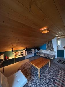 Area soggiorno di Cache-Cache MOUNTAIN & QUIET chalet 10 pers