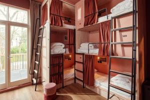 The Elephant Hostel客房内的一张或多张床位