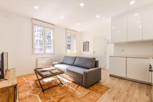 a living room with a couch and a table at apartamentos en la avda de la albufera ALQUILER TEMPORAL in Madrid