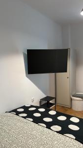 Televízia a/alebo spoločenská miestnosť v ubytovaní Apartment 17 Warsaw
