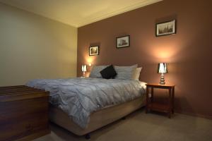 Llit o llits en una habitació de Milawa Muscat Retreat B&B