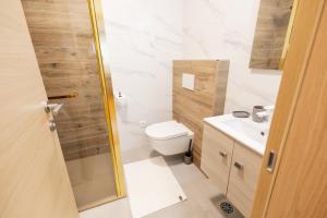 Ένα μπάνιο στο Hozi House -4 cozy apartment's +20 φωτογραφίες