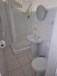 Koupelna v ubytování Gonubie Hotel