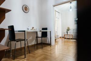 Posedenie v ubytovaní luxury apartment center athens (wifi)
