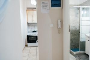 Kúpeľňa v ubytovaní luxury apartment center athens (wifi)