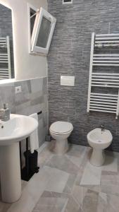Bilik mandi di B&B La Pace Ardea