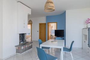 a living room with a table and chairs and a fireplace at Ferrante - YourPlace Abruzzo in Fossacesia +18 photos