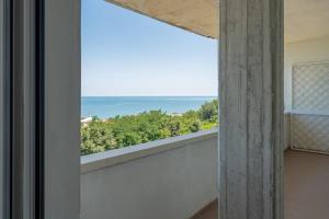 a window with a view of the ocean at Ferrante - YourPlace Abruzzo in Fossacesia