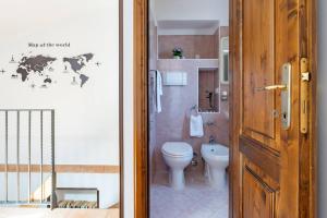 a bathroom with a toilet and a bathroom with a map of the world at La casetta di Nonna Nice - YourPlace Abruzzo in Rocca San Giovanni
