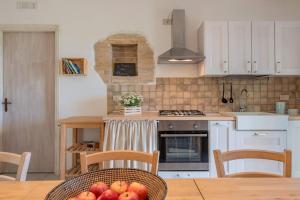 Η κουζίνα ή μικρή κουζίνα στο Il fico nel Pozzo - YourPlace Abruzzo