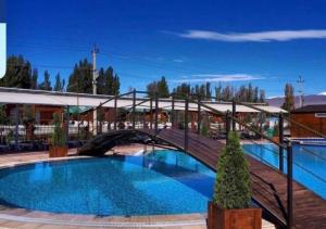 a bridge over a swimming pool with a bridge at Квартира Студия 21 9 в Raduga West in Koshkolʼ