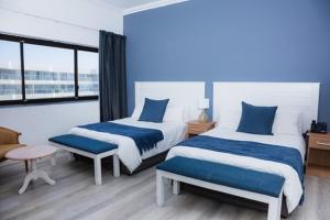 Postel nebo postele na pokoji v ubytování Gonubie Hotel