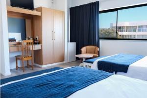 Postel nebo postele na pokoji v ubytování Gonubie Hotel