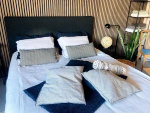 a white bed with pillows on top of it at Sweet Valley Cozy in Zutendaal