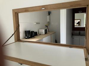 Kuchyň nebo kuchyňský kout v ubytování maison 2 chambres Domaine Du Lac avec bain nordique