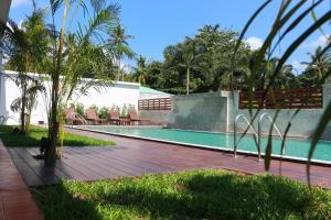 a swimming pool in a resort with palm trees at Crystal Lamai Hotel in Lamai +37 photos
