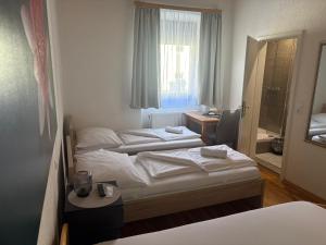 Giường trong phòng chung tại Gasthof Knezevic