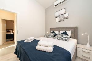 Ένα ή περισσότερα κρεβάτια σε δωμάτιο στο Villa Novigrad ZadarVillas +15 φωτογραφίες