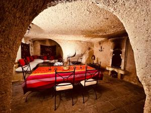 A bed or beds in a room at Les Maisons De Cappadoce