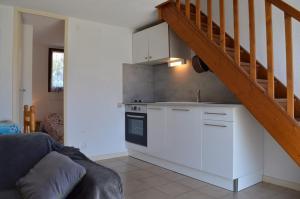 Кухня или мини-кухня в SP220-016 Maison 3 pièces mezzanine SAINT PIERRE LA MER
 +10 фотографий