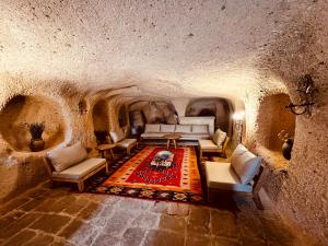A seating area at Les Maisons De Cappadoce