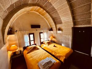 A bed or beds in a room at Les Maisons De Cappadoce