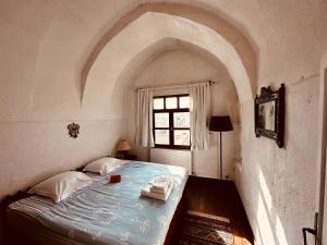 A bed or beds in a room at Les Maisons De Cappadoce
