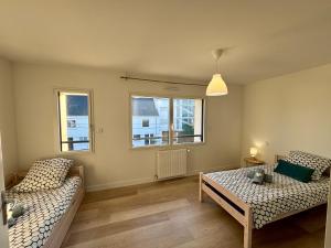 Posezení v ubytování Maison contemporaine refaite à neuf - À 50M de l'océan