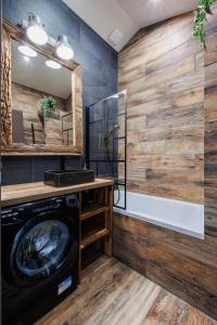 Et badeværelse på Duplex Factory II Hyper Centre + 40 billeder