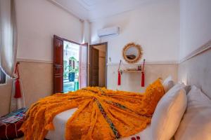 Postel nebo postele na pokoji v ubytování Riad Les Dunes And SPA
