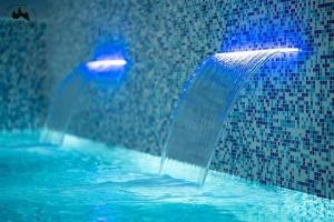 a water fountain in a swimming pool at Apartmani Krsic 5477399 in Palisat