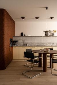 Kuchyň nebo kuchyňský kout v ubytování GDYNIA CENTRUM Ż7 - by JWPM