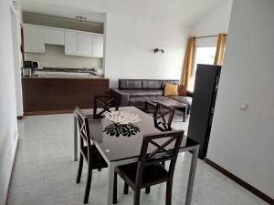 a kitchen and living room with a table and chairs at Escapada de ensueño Conchaseaview in Playa Honda