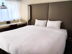 Postel nebo postele na pokoji v ubytování Campanile Hotel Chantilly