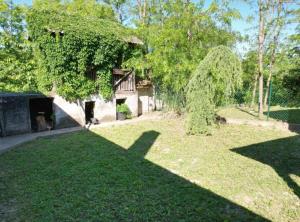 En have udenfor Holiday Home Saniv + 8 billeder