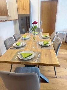 Uma área de estar em Morgins Cosy, Ski-in & out, Parking, Vue, Central, Wifi