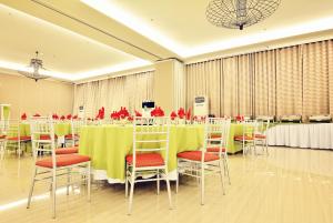 A restaurant or other place to eat at Citystate Asturias Hotel Palawan