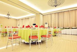 Citystate Asturias Hotel Palawan 레스토랑 또는 맛집