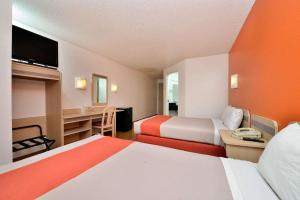 Postel nebo postele na pokoji v ubytování Motel 6-McKinney, TX - North