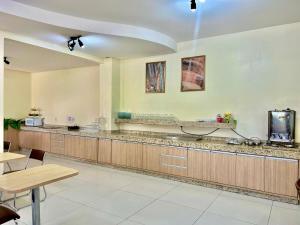 Kuchyň nebo kuchyňský kout v ubytování HOTEL GUAIRACÁ
